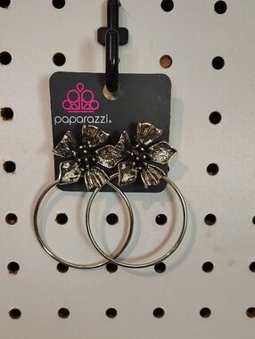 paparazzi Metallic Silver Floral Hoop Earrings